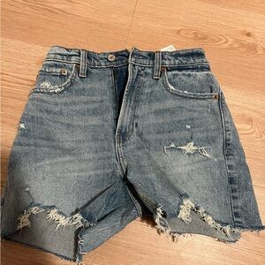 Abercrombie curve love- high rise 4” short